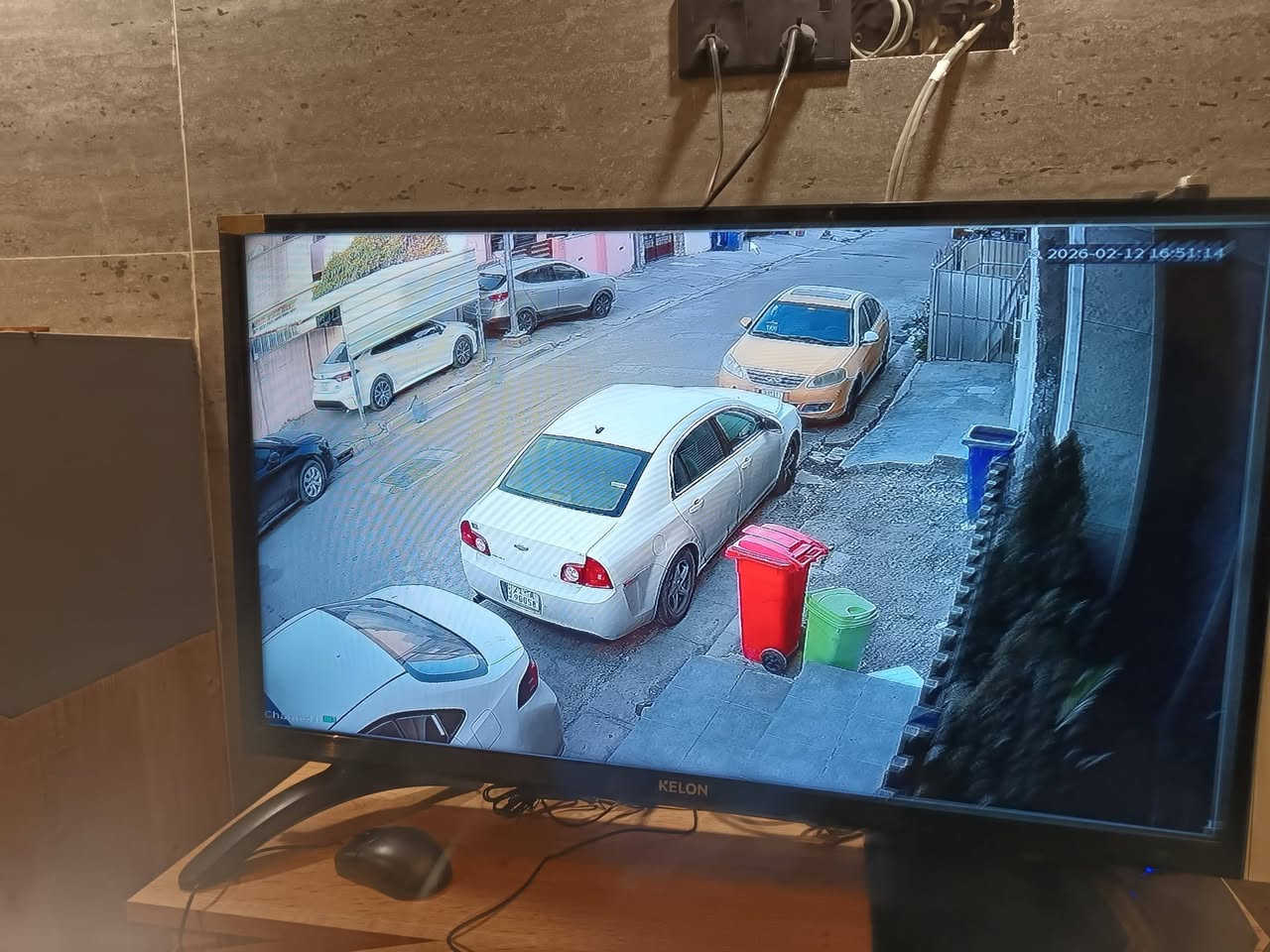 بسم الله الرحمن الرحيم
«وَقُلِ اعْمَلُوا فَسَيَرَى اللَّهُ عَمَلَكُمْ وَرَسُولُهُ وَالْمُؤْمِنُونَ 
          صدق الله العظيم

(الحمدالله تم تامين  بيت  في بغداد  منطقة اليرموك  )

منضومه تجميع من ماركه دهوا  الاصلي دقه 2 ميكا  فول كلر صور وصوت 

الموصفات :
 ✅كامرات  عدد 2 دقه  دقه 2 ميكا بكسل  حقيقي  ملون ليلي نهاري  دبل فلاش  
   من ماركه  دهوا  لاصلي وكاله ) 💯👌

✅جهاز xvrنوع  دهوا   الاصلي  دقه 2 ميكا  العربي الحديث 

✅بكره واير طول 50 متر نحاس الاصلي المسلح  

✅هارد 500  كيكا بايت  البنفسجي الاصلي خزن 20 يوم   

✅بوكسات كاميرات عدد 2

✅ماوس لاسلكي 

▪️مع ضمان 2 سنه   حقيقي صيانه وستبدال   في جميع ملحقات 

 ▪️نصب حترافي👌 و دقه في العمل 💯💯

‼️وتم ربط كاميرات على هاتف فقط حسب طلب زبون
عن طريق برنامج خاص شركه دهوا DMSS‼️

❗️❗️ملاحضه  اماكن الكامرات حسب طلب زبون❗️❗️
 
*********** مهندس يوسف 

🔴ومتوفر جميع انوع كامرات الاصلي وكاله 
بيع ونصب وصيانه جميع انوع كامرات 

🔴والعمل في جميع مناطق بغداد كرخ ورصافه 

ويوجد ايضآ توصيل في بغداد وجميع محافظات 

🔴ومتوفر كشف مجاني للموقع  

#كامرات 

للستفسار ***********وتساب 
#دهوا
#اسوار 
#هيكفجن
#شاهين
