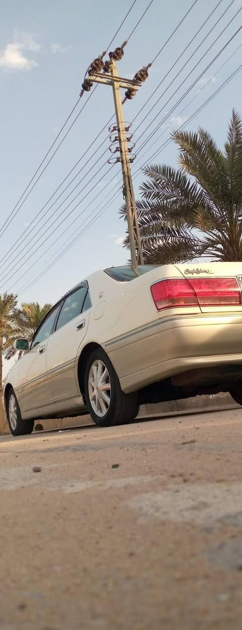سلام عليكم تويوتا كراون (ملكة خضراوي)2001 أصل تسجيل جديد قرار 102
رقم بصرة ماشية 100الف (مسقط اله رقم  مفحوصة وكاملة معاملة وصاعدة هزة باقية فقط ع دفع كمرك)
السيارة جديدة ومتعوب عليه (مكفولة كفالة عامة من أي عيب شرعي)
المواصفات:
3 دكم
كرستال أصل
تبريد ثلج
لايت زنون
مكينة ديفور (الكبير)
شاصي 175
4 كشنات كهربائية
بردة خلفية + جام 4أخضر (اوتو)
ويل نجمه (أصلي)
مري شفط
تحكم خلفي بل شاشة 📺
سيدي جنجر 6 أقراص 📀
مثبت سرعة كروز💯🚘
دمام خلفي 🔊
نضامABS
تخم تاير جديد مكلف بل نشر مكان سيارة بصرةرقم راعية***********
