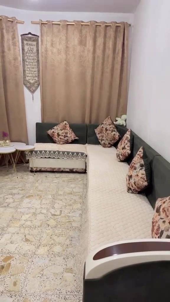 سلام عليكم تخم للبيع مع بردات مع زوليه ومفرش تخم (ملاحظه)التخم بي ضرر كرسي واحد للستفسار *********** واتساب
