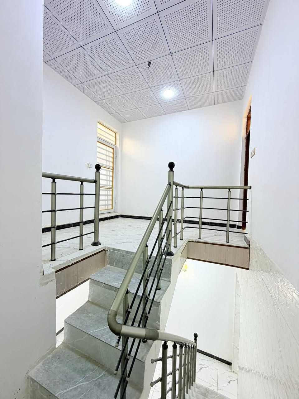 طابو صرف المساحه ٥٠ م طابقين حي ميسان الشريط
النجف // حي ميسان // الشريط 

بناء حديث وغير مسكون // مكان جدا راقي // شارع ١٠ م 

#يوجد فيديو للبيت كامل 

***********وتساب او اتصال
