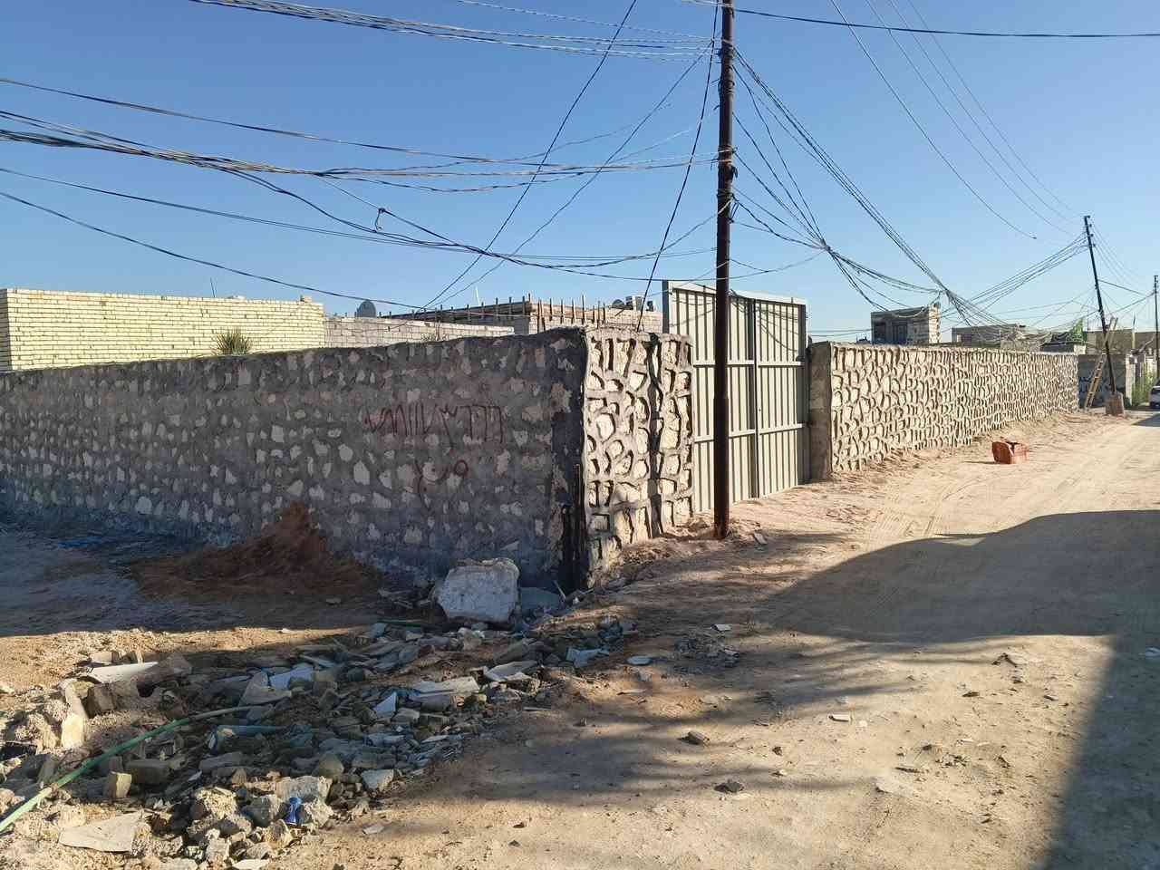 عرصه 400متر للبيع
وجه 29متر ونزال 14متر 

وبيها ماء وكهرباء 

طابو زراعي سند 25 

انذار محكمه بسمي 

الكوفه علوة الفحل 

للاستفسار ***********
