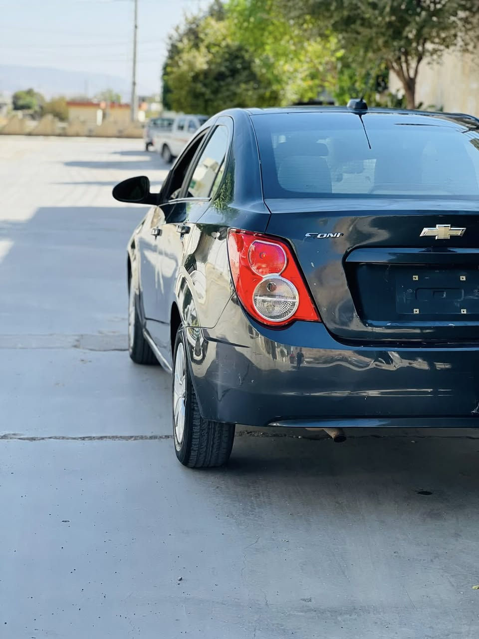 شۆفلێت  2016.
ساق .
گێڕوو مەکینەو بۆیاخی بەشەرت
تۆماتیک 
دوو پارچە بۆیاخی هەیە 
دەعموو لێدراوی نییە
ساردوو گەرمی ئیشکا.
مەسرەفی نییە 
تەقەوڕەقەی نییە .
سعری35گەڵاو مەجال
***********
*********** سەیسایەق
