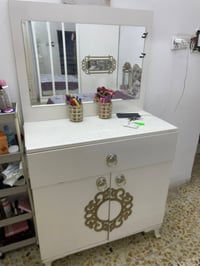 غرفت نوم نظيفه خمس قطع مكان اكميره والسعر ٢٢٥ وبيه مجال حك الجه 077660...