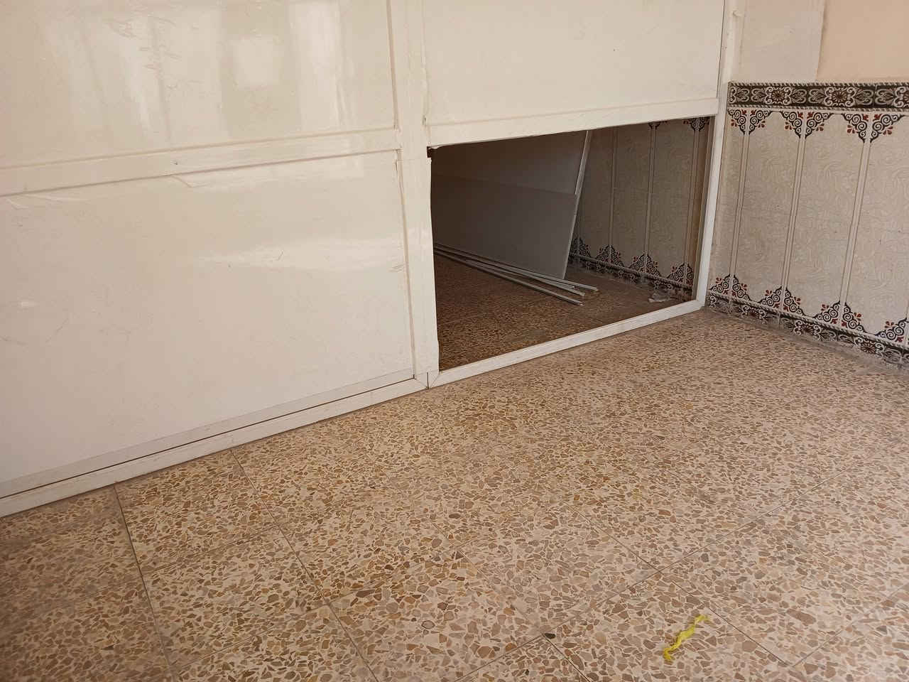 عندي قاطع pvc عدد ٢
الواحد طول ٣ عرض ٢

يفيد قمرية و يفيد حاجز 
سويتة ب ٥٠٠ الف .

قيم واخذ 
*********** 
***********
