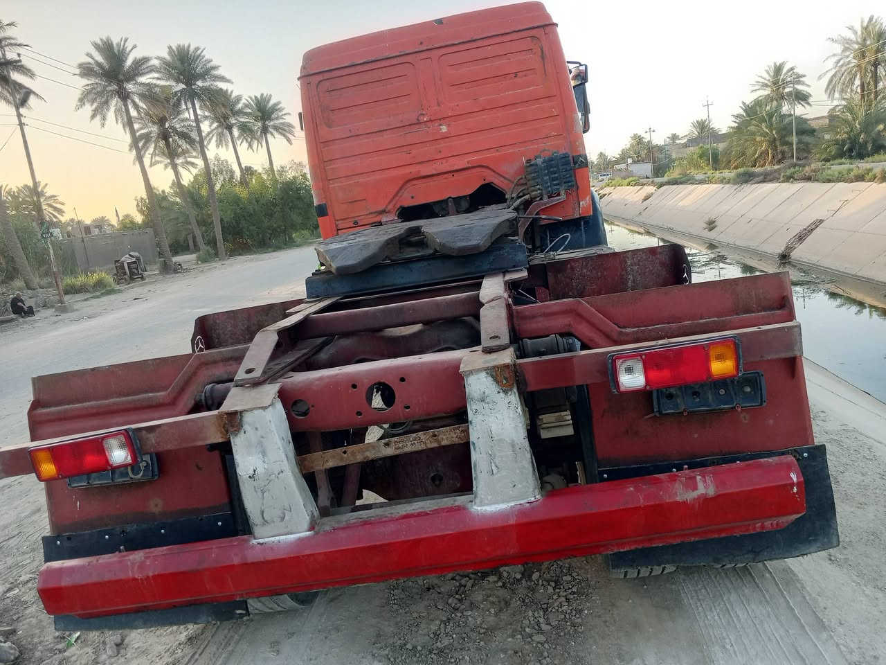 للبيع البي راس جوانب متحركه اكسن جيف محرك ٨ /٢٥ كير ٢٥ موديل ٨٥ رقم كربلاء شرط التحويل (***********)(٠٨٧٠٣٢٤٨٠٢٠) المكان كربلاء طويريج
