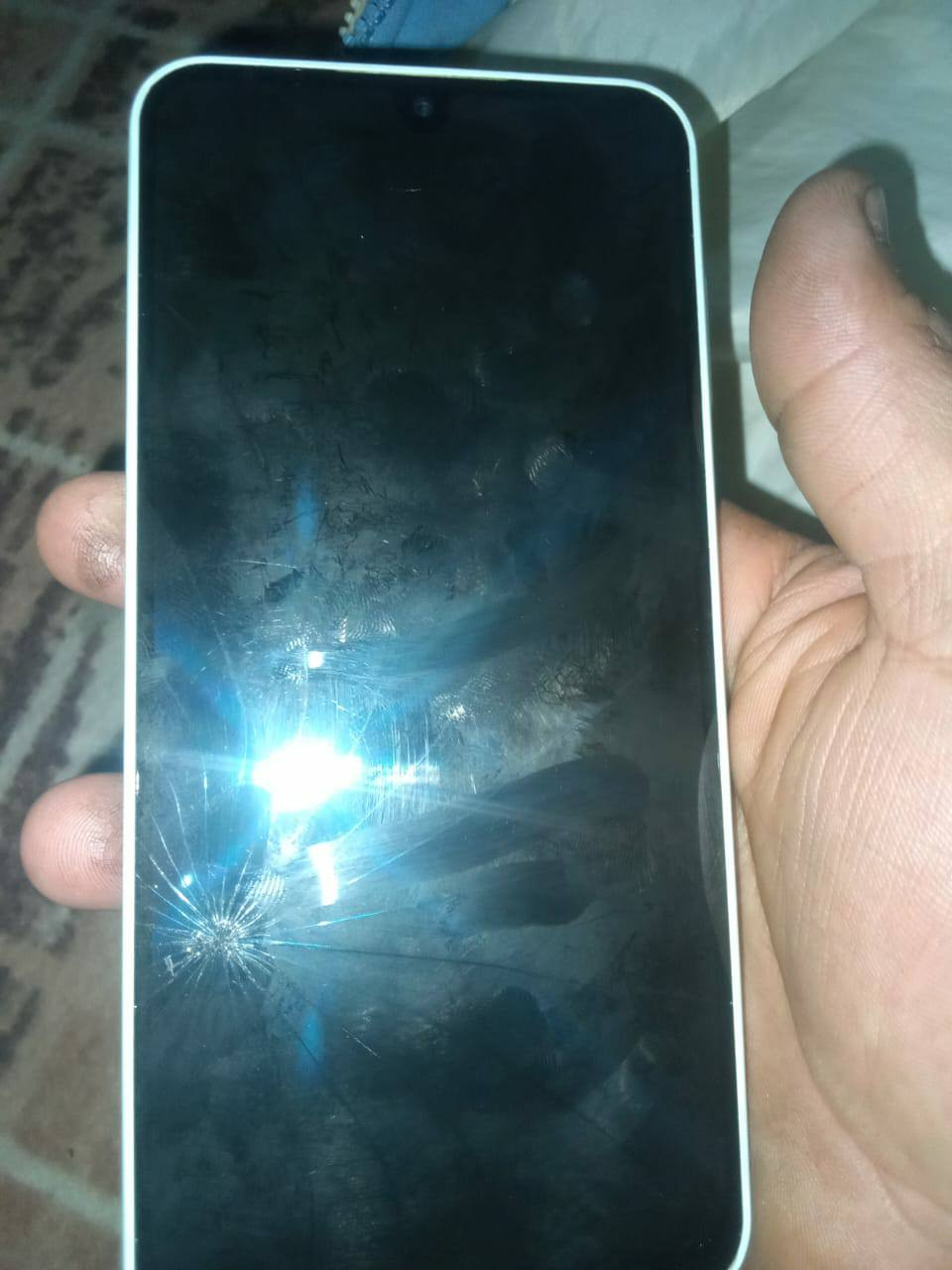 سلام عليكم مبايل سامسونك A16 للبيع سعر 150 وبي مجال بس الشاشة بيهة فطور مماثرة على البلازمة رقمي واتساب ***********
