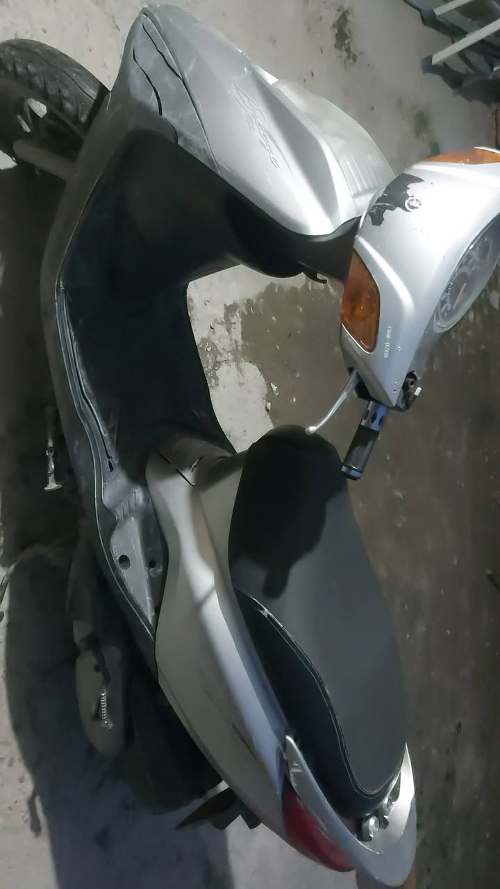 السلام عليكم دراجه رمبة استخدام قليل للبيع ***********
