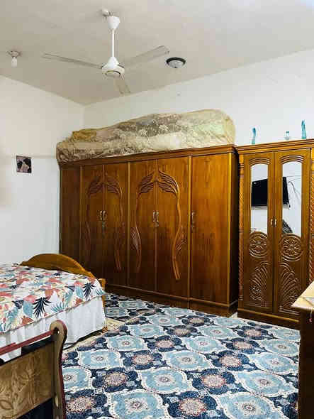 بسم الله الرحمن الرحيم         

          #دار_للبيع

موقع الدار :  حي الحكم
____________________________________
#المساحه : ١٣٥ م 

#تفاصيل_العقار ::
 بناء طابقين يتكون الطابق الاول من براني مع صاله مع مطبخ مع غرفتين مع صحيات داخليه و خارجيه 
بناء الطابق الثاني غرفه مع صاله
____________________________________

#السعر_الدار:   ١١٨ مليون دينار مع مجال

____________________________________
#من يرغب بعرض عقار مراسلتنا  على الرقم وتساب
 ***********  و  ***********   
وارسال جميع التفاصيل والمعلومات صور العقار مع موقع العقار 

🏘مكتب البركة للعقارات حي العسكري مقابيل كراج حي العسكري
