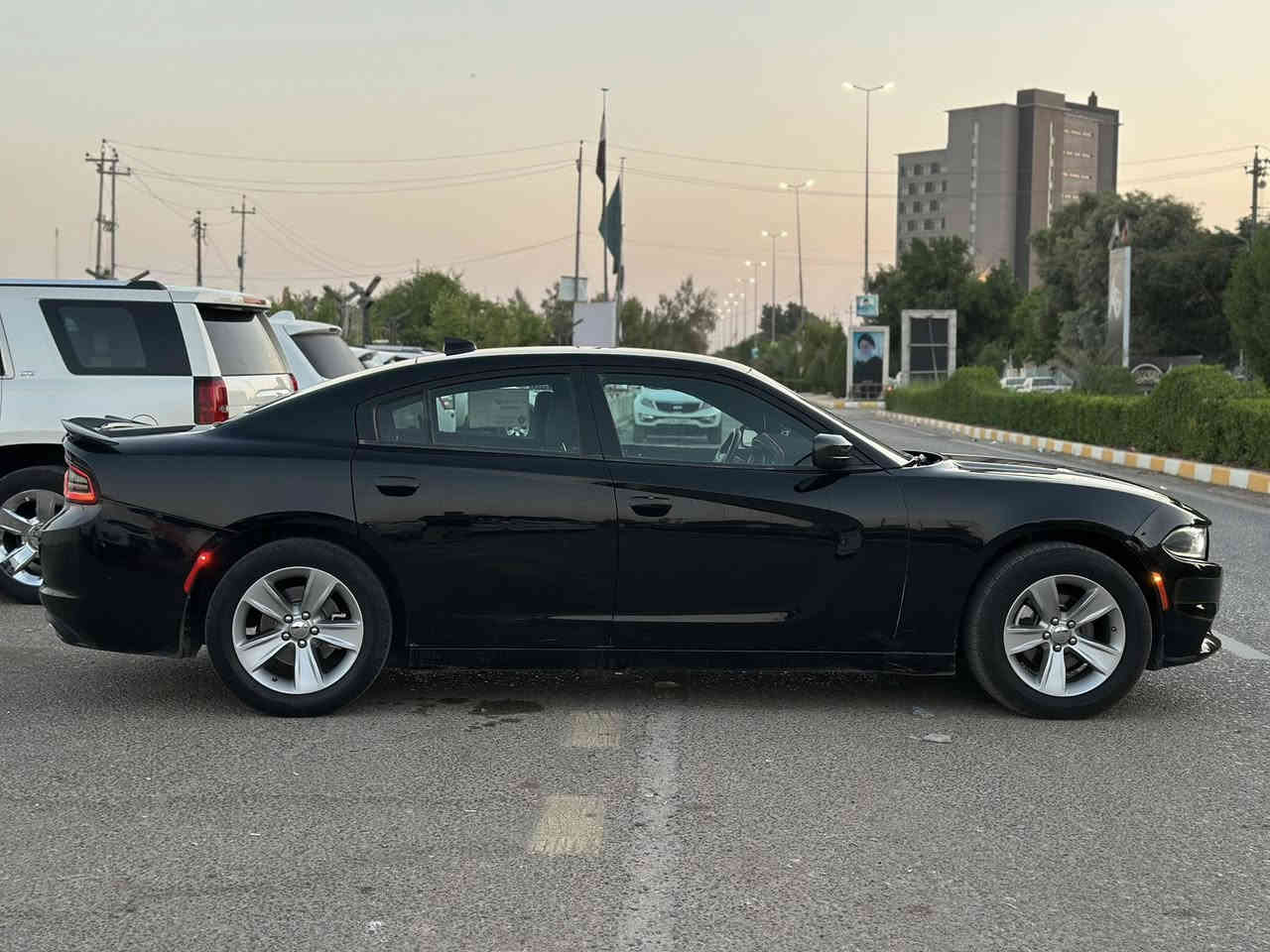 السلام عليكم 
جارجر للبيع او مراوس حسب القناعه
موديل 2017
معلايه 2018
رقم بغداد الجديد بسمي تحويل ثاني يوم 
حادث كلش خفيف الصور  بلمنشور
سياره جاهزه  مابيها نقص 
كير مكينه حداديه تخم تايركله كفاله 
محرك 3600
شاشه جبيره 
كشنات جلد كهرباء 
كامره دواره تحكم ستيرن
سياره جاهزه سعر170 
شراي يتصل 
***********
