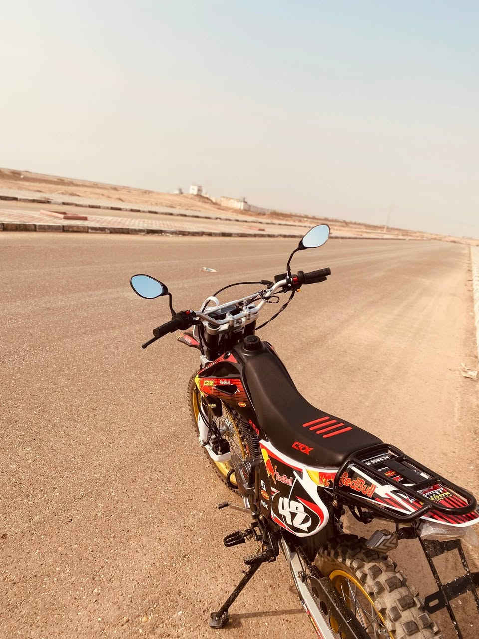 سلام عليكم قفاز موديل ٢٥ محرك 250c  سعر مليون او ٦٠٠ 
تواصل واتساب

*********** 
***********
