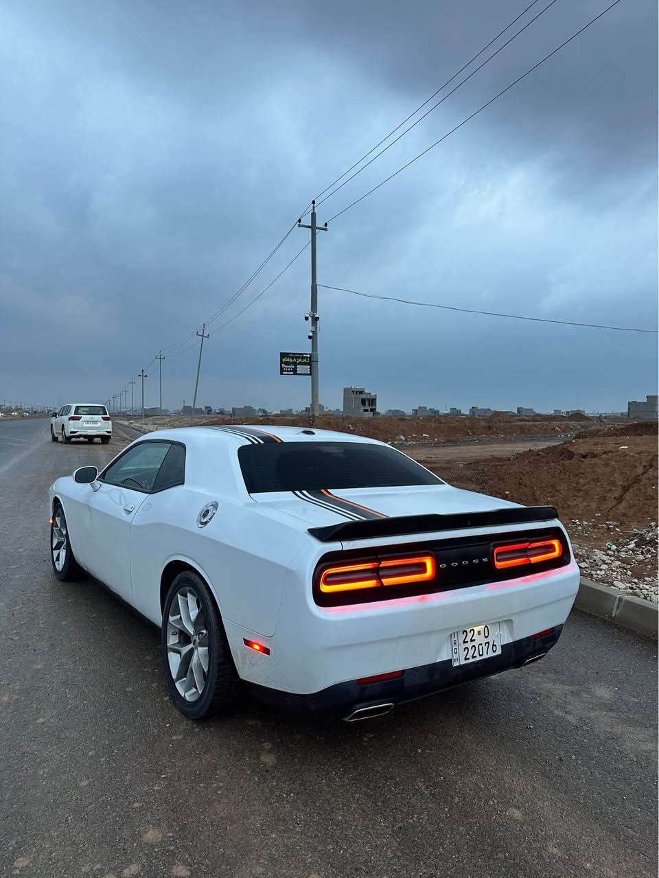 دۆج چاڵنجەر 2023 GT سەیارەکە ٢ پارچەی هەیە بۆنیت چامخ کەمێک ناوی گرتوە ئێرباگ سیستەم
گێر مەکینە کارەبایات ئەکسل بە شەرت 
سەماعە ALPINE 
کوشن srt
شاشە وەسەت
مۆدی sport 
دوو مۆد تراکشن sport/off
حەجمی مەکینە/V6/3.6
سەیارەکە 61km رۆیوە 
حساس
ژمارە مۆبایل(***********)(***********)
هەولێر
گۆڕینەوەش دەکەم أربيل, العراق
