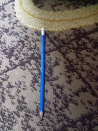 قلم للبيع مامكتوب بي لون ازرك رصاص ويجي وياه مساحه