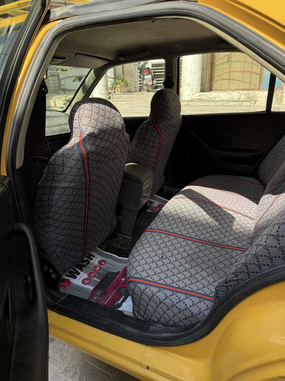 بيجو روى 2009 بسمي على ايدي من شركه سياره نضيفه ومرتبه بدون خياس شاشه وداش كام و سنتر لوك بس واكف يمكن يرادله بطاريه او برمجه بيها ضربه بسيطه من جه باب سايق مبينه بصور بدون صبغ بدون تعديل كلشي سليم بسياره 30 بيها مجال بسيط مكاني كاضميه 
***********
