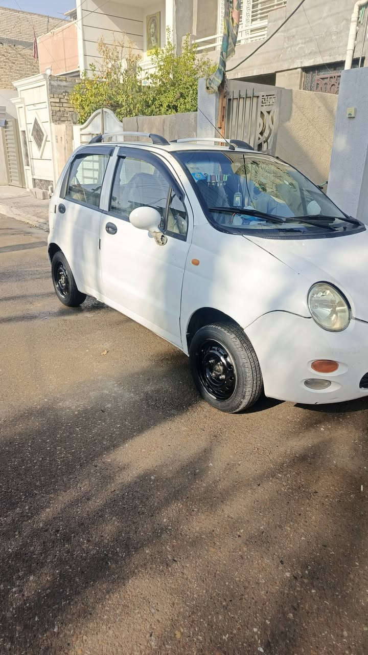 للبيع كيو كيو كير عادي موديل 13 رقم انكليزي بسمي مكان بغداد الحسينية رقم الهاتف ***********
