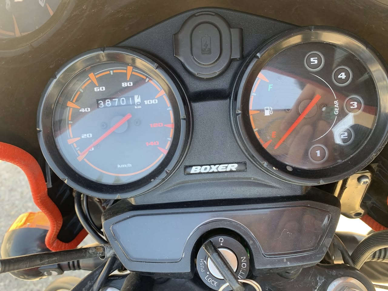 بوكسر 23 طالعه بل 24 رقم وسنويه بغداد انكليزي تحويل ثاني يوم مكينه خرسه خير من الله لا تنقيص ولا تبخير دراجه ماشيه 38 حقيقي اي نقص مابيهه جيب فيتر وتعال افحص عنواني بغداد الشعب سعرهه 
2550 وبيهه حك الجيه 
الرقم ***********
