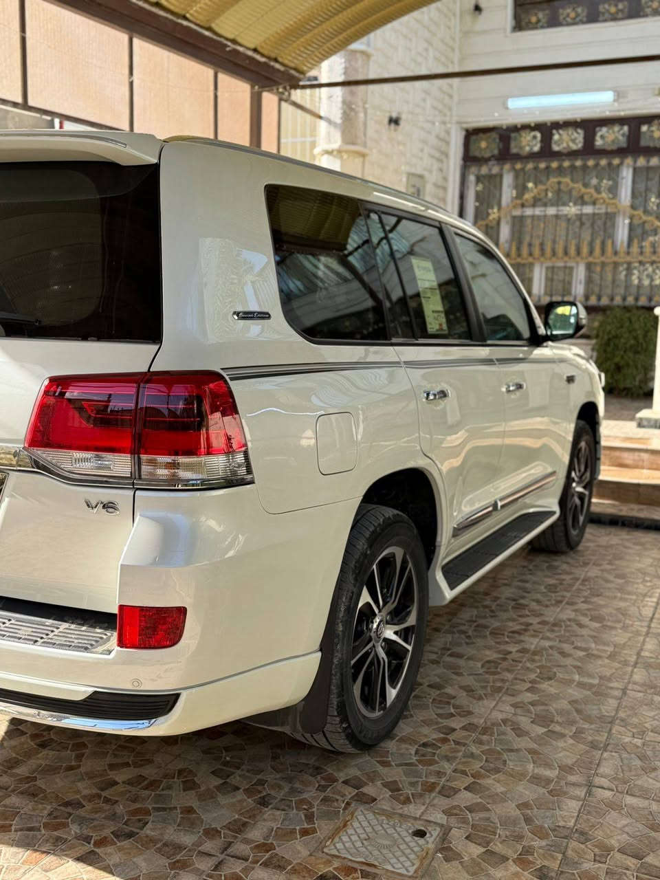 السلام عليكم للبيع لاندكروز موديل 2021 شركة جيهان رقم اربيل بسمي تريد تحويل او وكاله  مكفول كفالة عامه من كلشي حته الدعاميات كفاله 
محرك سيارة 4000. V6
فول موصفات 1/1
بصمه تشغيل 
بصمه أبواب لمس 
تشغيل عن بعد 
فتحه سلايت
كشنات ثنين كهرباء 
كشنات جلد  
زراكات 
مري شفط 
شاشات خلفيه   
سبعه راكب 
ثلاث قطع تبريد 
حساس امامي 
حساس خلفي 
وباقي موصفات المعروفه 
السياره جديده حته اسبيرها منازل وتخم تاير جديد 
ماشيه 60 الف حقيقي 
السعر 51000
5شدات و 10 ورقه
الاستفسار اتصل على الرقم 
***********
مكان سياره بابل
ملاحظة أنا مكلف بالنشر فقط.
