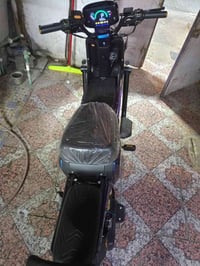 دراجة R9 نظيفة وجديدة ومع كامل الملحقات اي نقص ما بيها 5 بطاريات موديل...