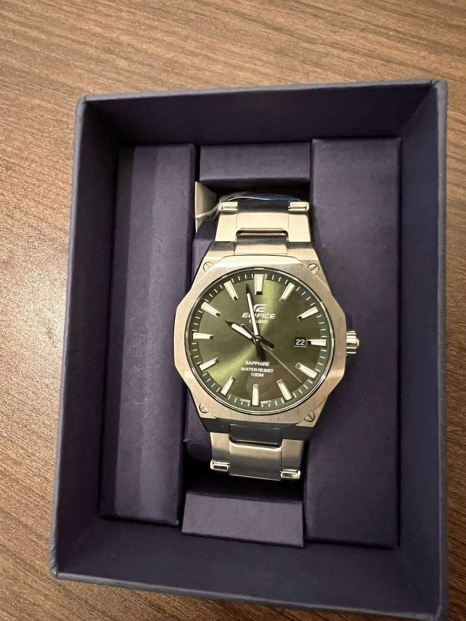 ساعة رجالية جديدة غير مستعملة، ماركة كاسيو ايديفيس أصلية، لون أخضر غامق ويا سوار ستيل فضي.
آلية كوارتز (بطارية) بعقارب، تصميم أنيق ورياضي، حجم تقريبا 40 ملم، مقاومة للماء للاستعمال اليومي.
نظيفة 100% ويا العلبة.
السعر160 ألف قابل للنقاش البسيط.
الموقع بغداد، تسليم يد بيد


**إذا كنت صاحب هذا الإعلان وتريد حذفه لأي سبب، رجاءا أرسل رسالة إلى الدعم الفني**