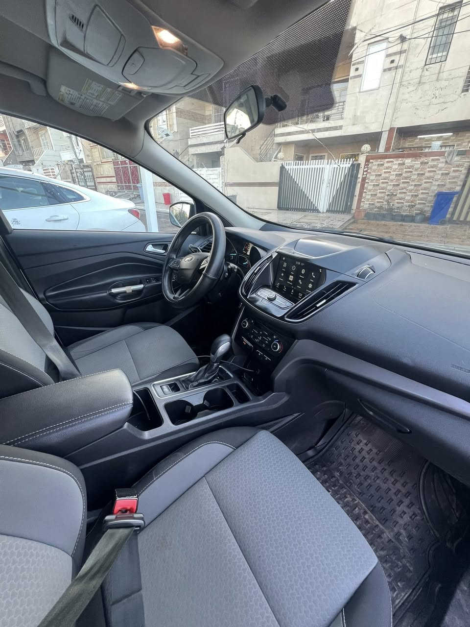 سلام علێکم
Ford escape 2019 
گێر محرک مکفول
فول عدا فتحە
4x4
شاشە کبیر کامیرە 
کشە کهربای 
کشن هیتەر
کار بلەی
۲ قتعە کلیر بدون دواخل بون ارباگ 
سعر ۱۱٠ ورەقە 
مکان اربیل 
***********
