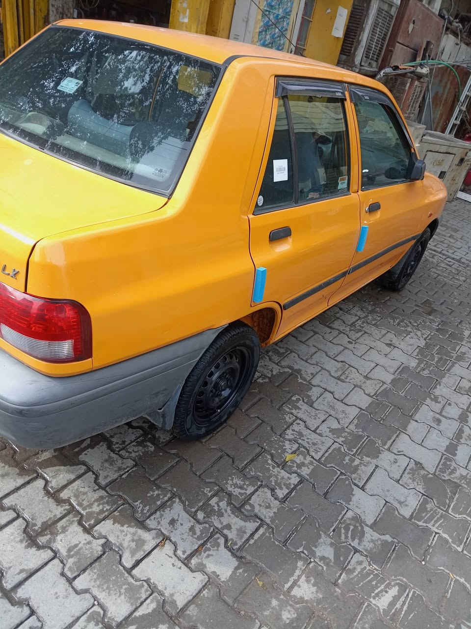 السلام عليكم سايبه للبيع موديل 18 سيارة جاهزة مكينة كير صدر تايرات تبريد ماعدا جاملغ مبدل من جهه السايق وفطر صغير بالشاصي مسوي السعر 48 وبي مجال للطيبين 
الاتصال على الرقم ***********
*********** المكان الاعظمية
