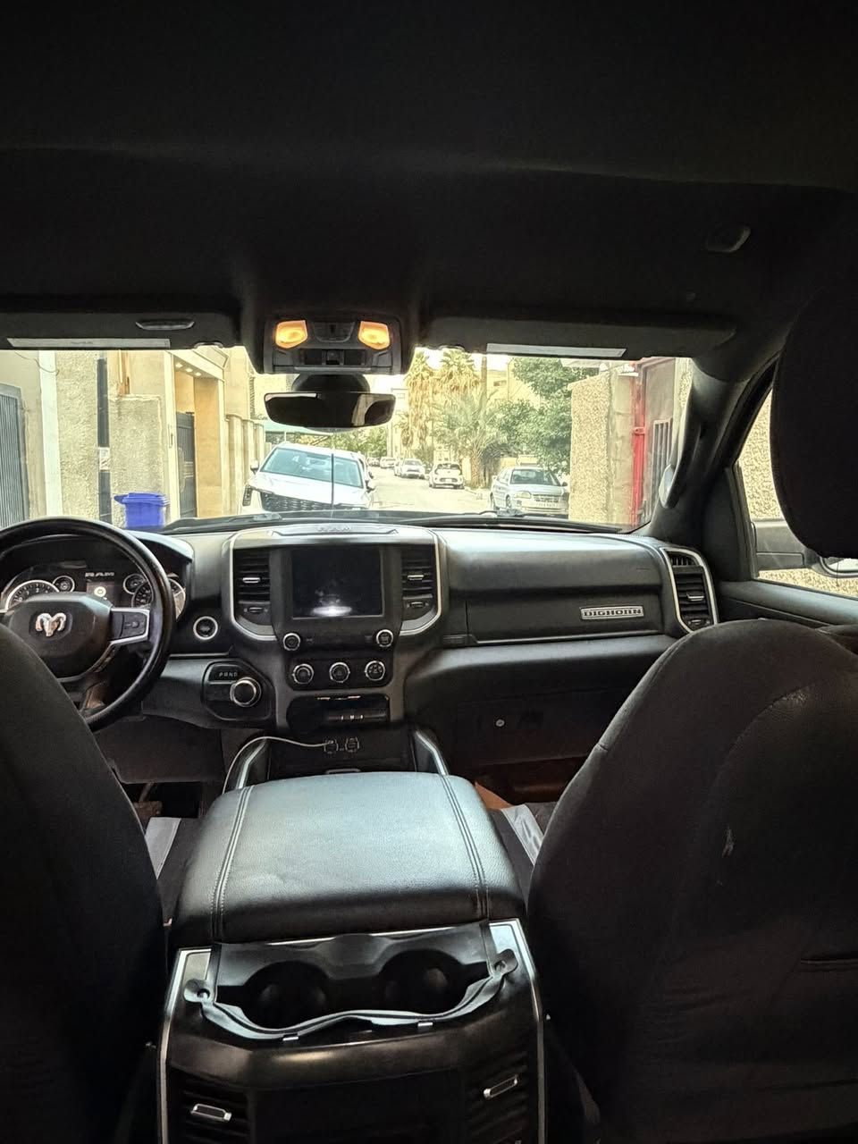 دوم رام للبيع 1500 بك هورن موديل 2021
باب طويل بدي قصير المرغوب

ماشيه ٩٣ الف

مواصفات ال بك هورن معروفه

السعر /270 ورقه 

للاستفسار على الرقم /***********
