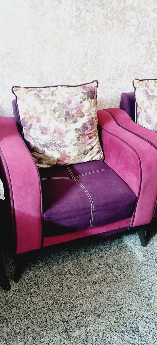 السلام عليكم
طقم قنفات 7 قطع
 مستعمل نظيف جدا 
متكون من قنفه ثلاثية وقنفه ثنائية  وقنفتين نفر واحد ..المكان بغداد  الكراده
السعر  ٣٥٠  الف
للاستفسار الاتصال على 
***********
