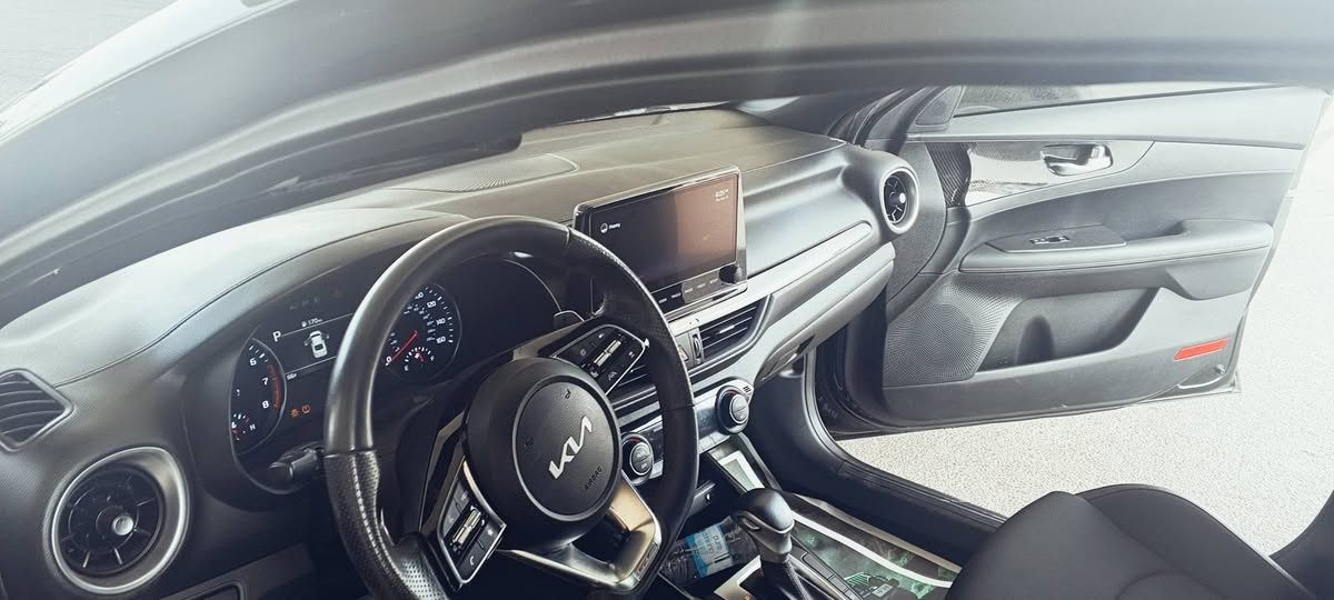 🚗 للبيع — Kia Forte GT 2024 بدون رقم اني المستورد باسمي 
سيارة شبابية بشكل رياضي ومواصفات حلوة
وارد أمريكي 🇺🇸
المواصفات:
• شاشة كبيرة
• كامرة خلفية
• تحكم ستيرن فول 
• جنوط رياضية GT
• لايتات LED
• وضعيات قيادة
• نظام أمان متطور
✨ السيارة نظيفة جداً ومرتبة
✨ شكل رياضي مميز
✨ جاهزة للاستخدام فوراً

📊 الممشى: 1000 ميل فقط (تقريباً جديدة)
🔧 الحادث:
تبديل بنيد أمامي ونصبغ السيارة وبيه ايرباك ستيرن وبرده ومبدل 
والتصليح مرتب وجاهزة للاستخدام

💰 السعر: (14000$ ) يعني 140ورقه وبيه مجال للشراي 
📍 الموقع: بغداد
📞 للاستفسار: (***********)
⚡ سعر مناسب مقارنة بالموديل والمواصفات
⚡ الجاد يتواصل خاص أو اتصال
