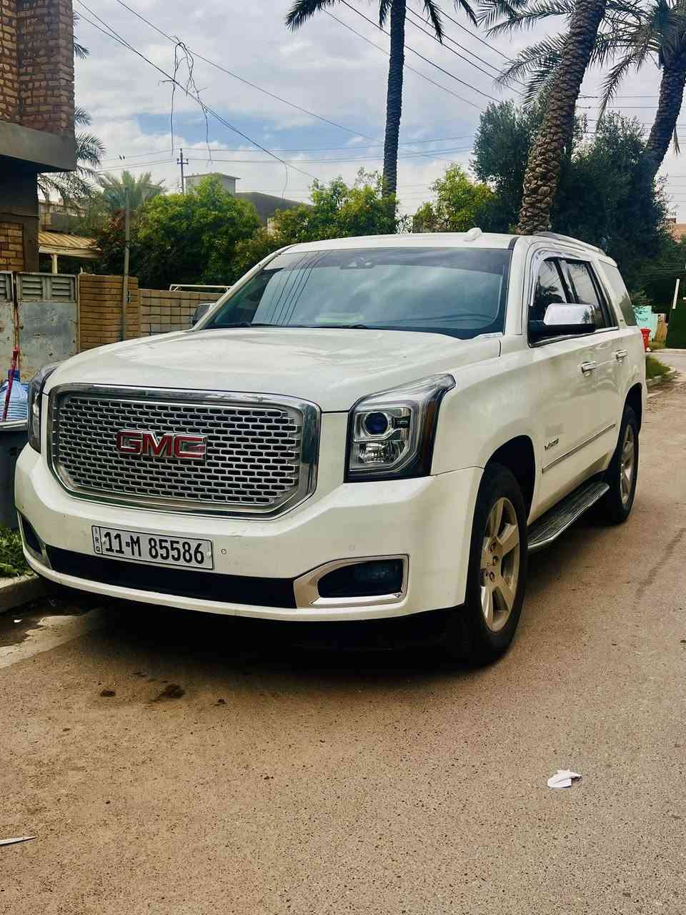 جي ام سي يوكن 2015  
رقم بغداد الجديد بأسمي شخصيا 
مكينة V8 5300 بانزين عادي 
مصبوغة عام بسعر مناسب 255 
المواصفات 
بصمة تشغيل +ابواب
نظام eco
رادار امامي
رادارات مري 
تنبية تصادم امامي 
نظام تنبية خروج عن المسار 
حساسات اماميه
حساسات خلفية
كامرة خلفية
شاشة كبيره + قاصه
كشن تنبية السائق
كشنات كهرباء تدفئة تبريد
كشنات خزن ميموري
جنطه كهرباء
ستيرن كهرباء
تدفئة ستيرن
ويل 20  كروم 
كير مكينة كفالة ما مفتوحات  صدر تبريد تدفئه كله فول .. . 
ماكو اي كلًوب( عطل )  بالدشبول مشتغل  بيهه .  
كاملة السياره بدون نقص  
شغل و اطلع ترايك من بغداد للسعوديه للعمره 
حادثه طخطخات بسيطه بدون دواخل بدون لغد بدون شاصي ايرباك برده 
صبغ عام السياره . 
اخوان السياره جاهزه للاخير  نقص 
برغي ما بيههً و بالحقيقه احلا من الصور 
السعر 255 ورقه 
مكان بغداد حي الخضراء 
***********واتس اب
