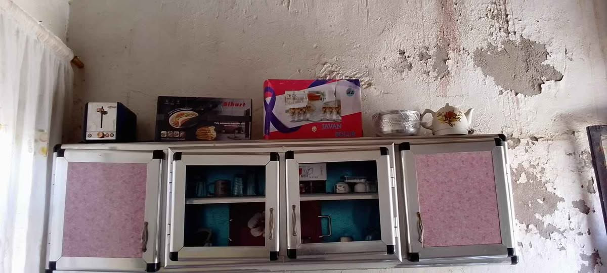 الغراض للبيع نضيفات السنك والكاونتر ثنينهن 150
الثلاجه 175 وبيهن مجال قليل رقم 📱 *********** عمارة, ميسان
