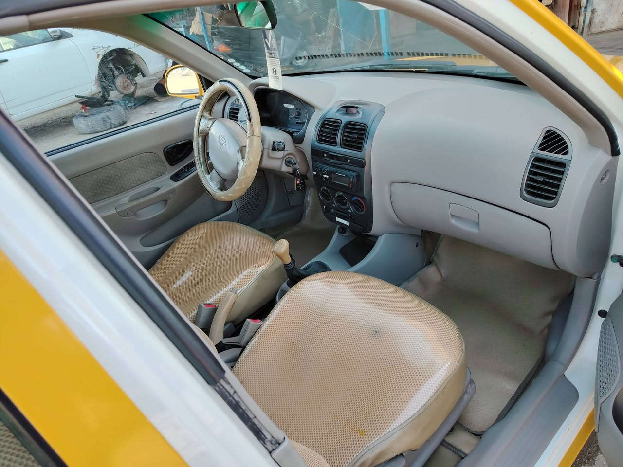 السلام عليكم فيرنا موديل 2014 سياره جديدة بمعنى الكلمة مكينة حداديه نضيفة دوشمه جديده مصفرة هيىة و غرامة رقم جديد دولي السعر 78 العنوان بغداد شهداء البياع الرقم *********** اي استفسار اتصل غير متواجد عل فيس
