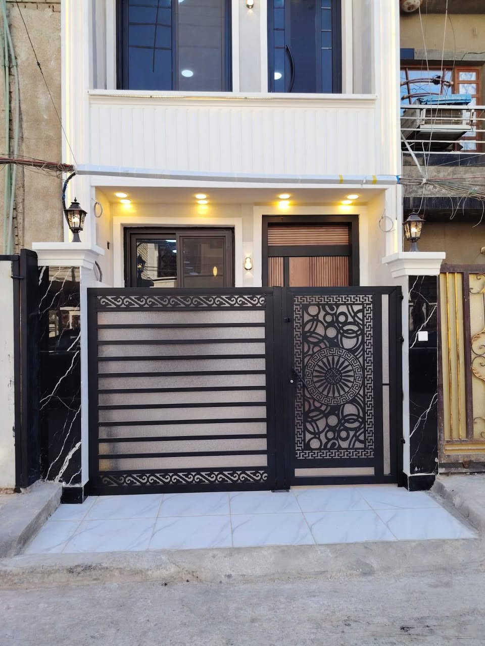 مشتمل للبيع
مساحة ٤٢ متر
الموقع مربع جامع سعاد النقيب على شارع عريض
للأستفسار واتس اب:
***********
***********
