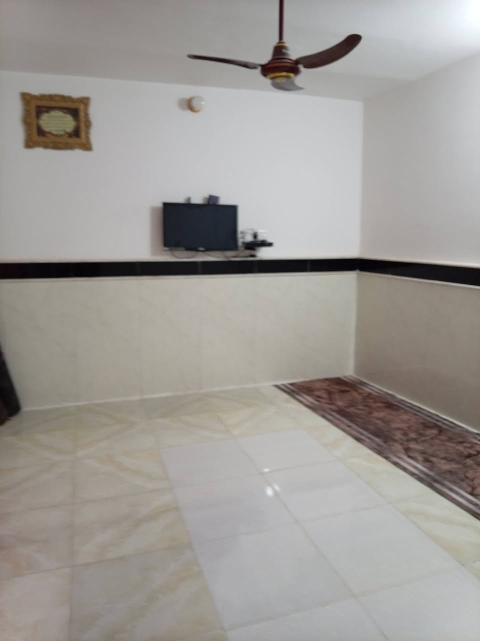 بيت ١٠٠متر مربع حي الرحمة الأولى خلف الشارع العام يتكون من غرف نوم +صالة +استقبال + مطبخ بناء حديث  السعر ٥٠ ؛ بي مجال الخاص مفتوح  م//, ***********
