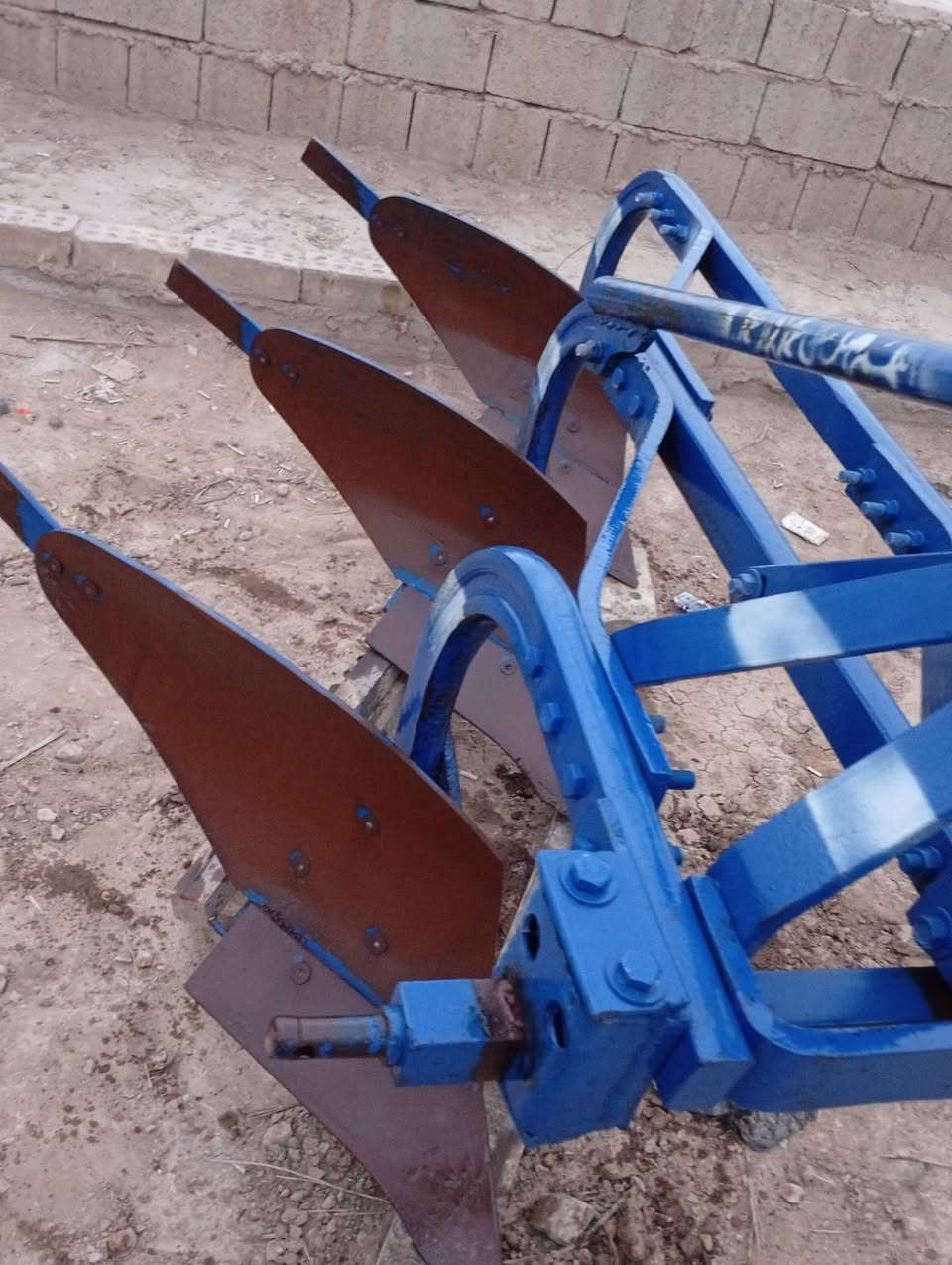 السلام عليكم فدان عنتر للبيع شغل حامد خميسه شرط الكراب وذا ماعجبك يرجع المكان الصويرة لاستفسار اتصل ***********
