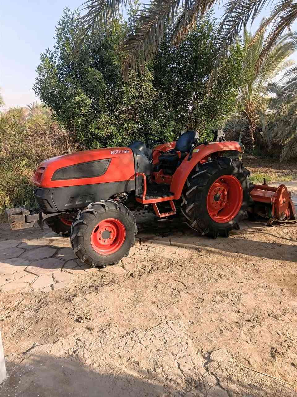 السلام عليكم للبيع كيوتي مشتغله ٣٠٠٠ ساعه مكينه عل شركه بس محرك منزليله رنكات وراه رفاسه جديد وفدان كتاب اسويلك وكاله السعر ١٦ وبيه مجال لشراي *********** مكاني واسط صويره
