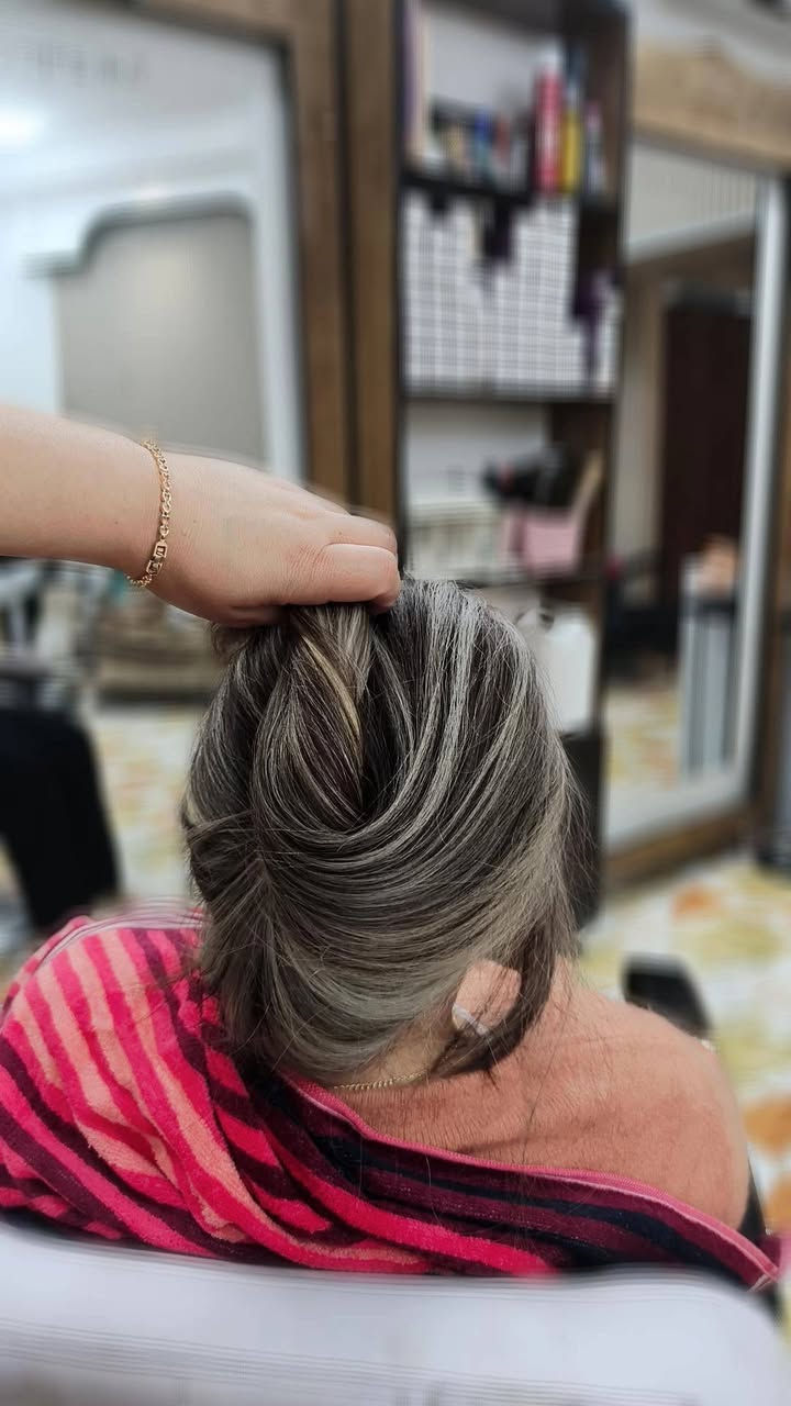 ميش حسب الطلب❤🔥🔥
صالون ڪوافيرة جنى 🤍
العنوان.. 
بابل _المسيب_حي المعلمين الاولى _فرع مطعم المعموري *
للحجز خاص او الاتصال على الرقم واتساب ***********
