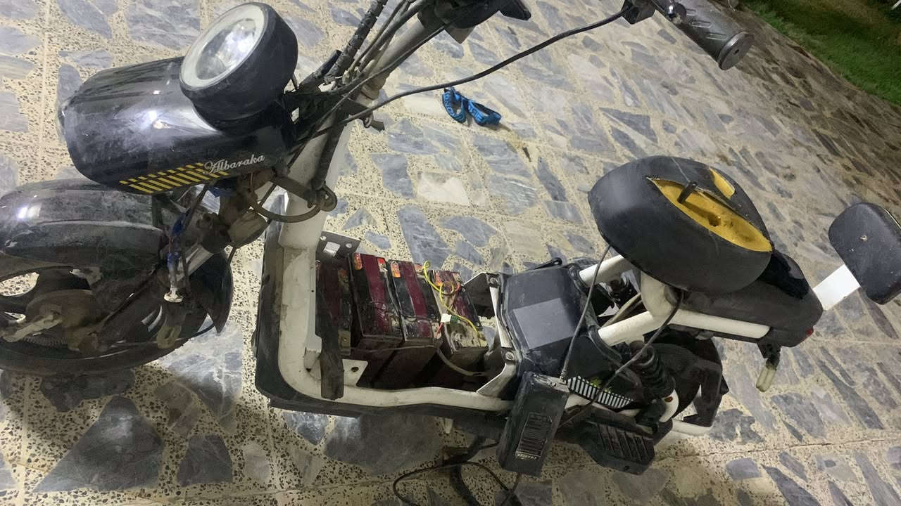 سلام عليكم دراجةشحن للبيع دراجة جديدة مستخدمة استخدام يعني صمون أغراض احتياجات داخل المنطقة الدرجة بس بطاريات منفوخات مستخدمة 8 اشهر متروكة 4 شهر السعر 300 الف وبيها مجال كلش هواي 
رقم التواصل وتساب 
***********
