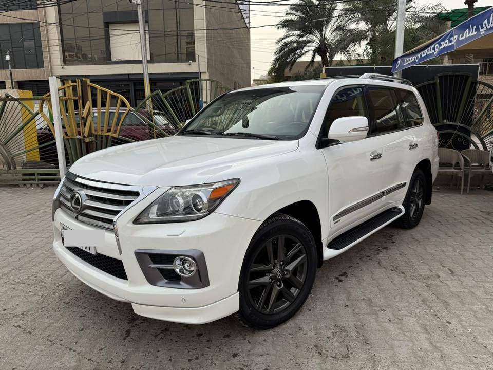 السلام عليكم
لكزس سبورت 570

موديل ٢٠١٤

فول السياره 

ماشيه ١١٧ الف كيلو 

السعر 39000 

العنوان زيونه 

***********
