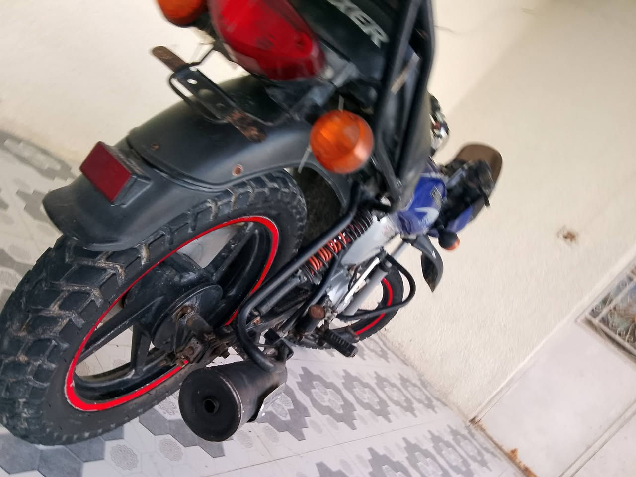 السلام عليكم ورحمة الله وبركاتة دراجة بوكسر 2018 اربعة كير فول شلعة وسرعة بس هندر تشتغل  كهربائيات كلهة شغالة اوراق كاملة بوجهك للترقيم المكان ديالى بعقوبة جسر التحويلة السعر 700 وبيهة مجال راسلني واتساب: ***********
