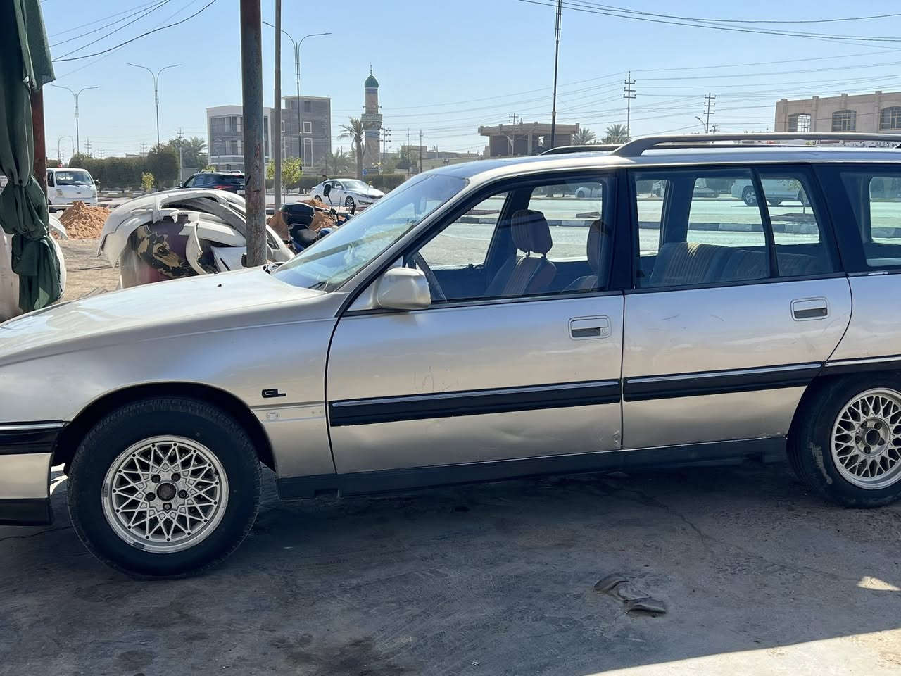 اوبل اوميكا للبيع موديل 92 رقم انبار تحويل مباشر 
كير عادي معمره ومصبغ جديد السياره نظيفه حلوه 
صدر حداديه كامله محرك كامل اي نقص مابيه 
تخم تاير 

مكلف بالبيع صاحب السياره رقمه هذا ***********
