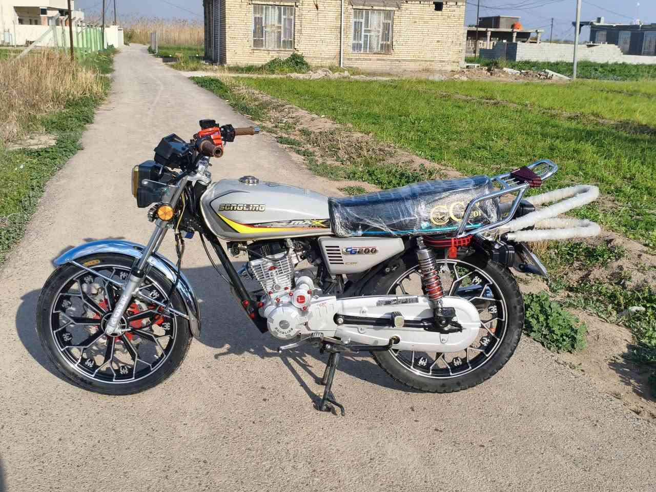 للبيع سيفان محرك 200 موديل 25 مكفولة من كلشي السعر 800 وبيها مجال ‏‪0776 312 9833‬‏
*********** هاذا واتساب فقط
