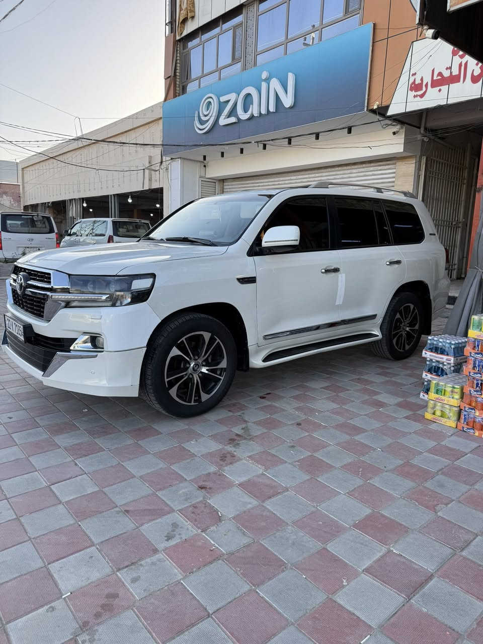الاندكروز موديل ٢٠١٦ كفاله من الصبغ تبديل بيه كرت بس 

محرك ٨ سلندر سياره جديده حيل   السياره تضليل بل سنويه مثكور 

الامكان الفلوجه شارع العام 

السعر ٤٤٠ 
***********
