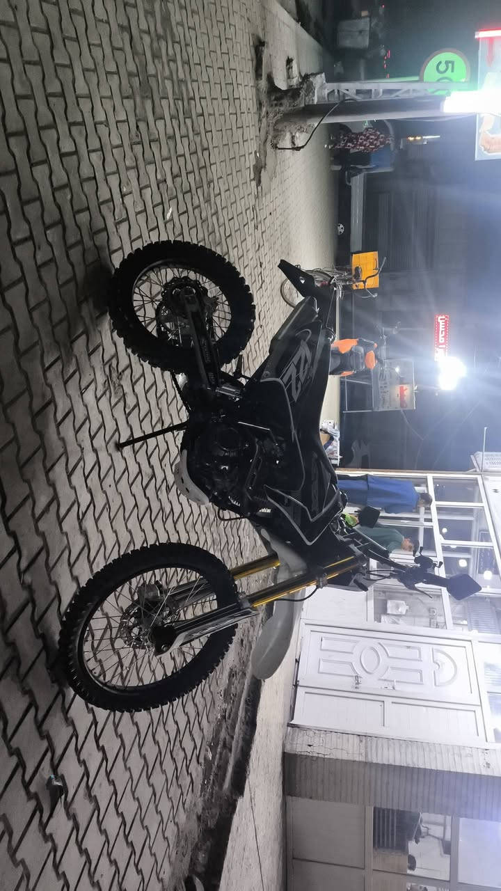 سلام عليكم دراجه قفاز CRX محرك 300 دراجه جديده ماشيه 860 
سعر الدراجه 1780 مكان الدراجه بغداد البلديات رقم ***********
