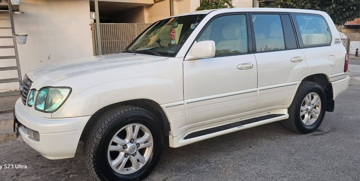 لكزز ٨بستم ٢٠٠٥محرك مامفتوح للبيع مكفوله مكان السليمانيه***********سياره مكفوله بل نشر
