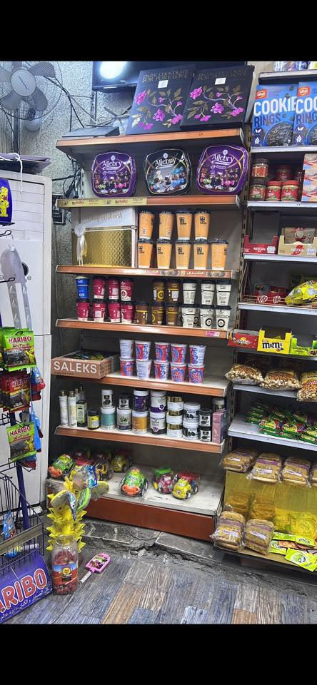 السلام عليكم

عندي غراض ماركت للبيع 

رفوف

ميز

سبلت 3 طن 

مبرده كونغيرا كبيره 

عارضه بهارات 

للاستفسار ***********
