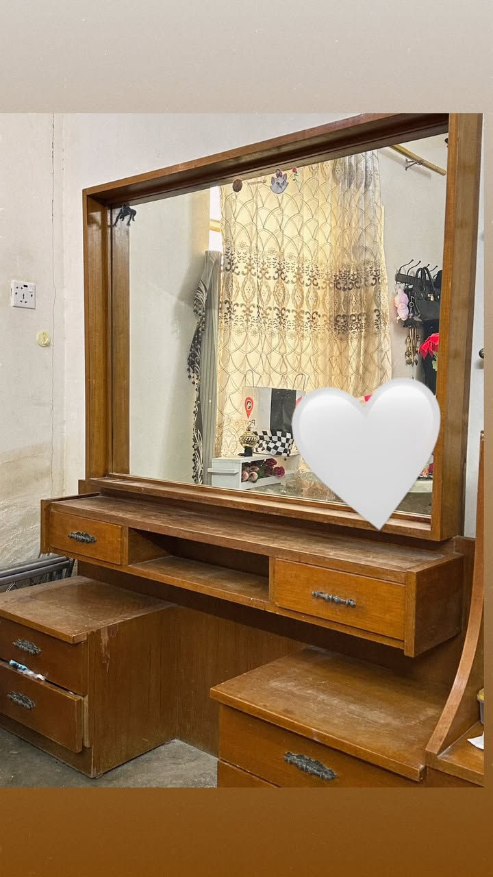 للبيع غرفه نوم خشب صاج اربع قطع السرير والميزتواليت والكنتور والزاوية 
للاستفسار مراسلة الخاص


**إذا كنت صاحب هذا الإعلان وتريد حذفه لأي سبب، رجاءا أرسل رسالة إلى الدعم الفني**