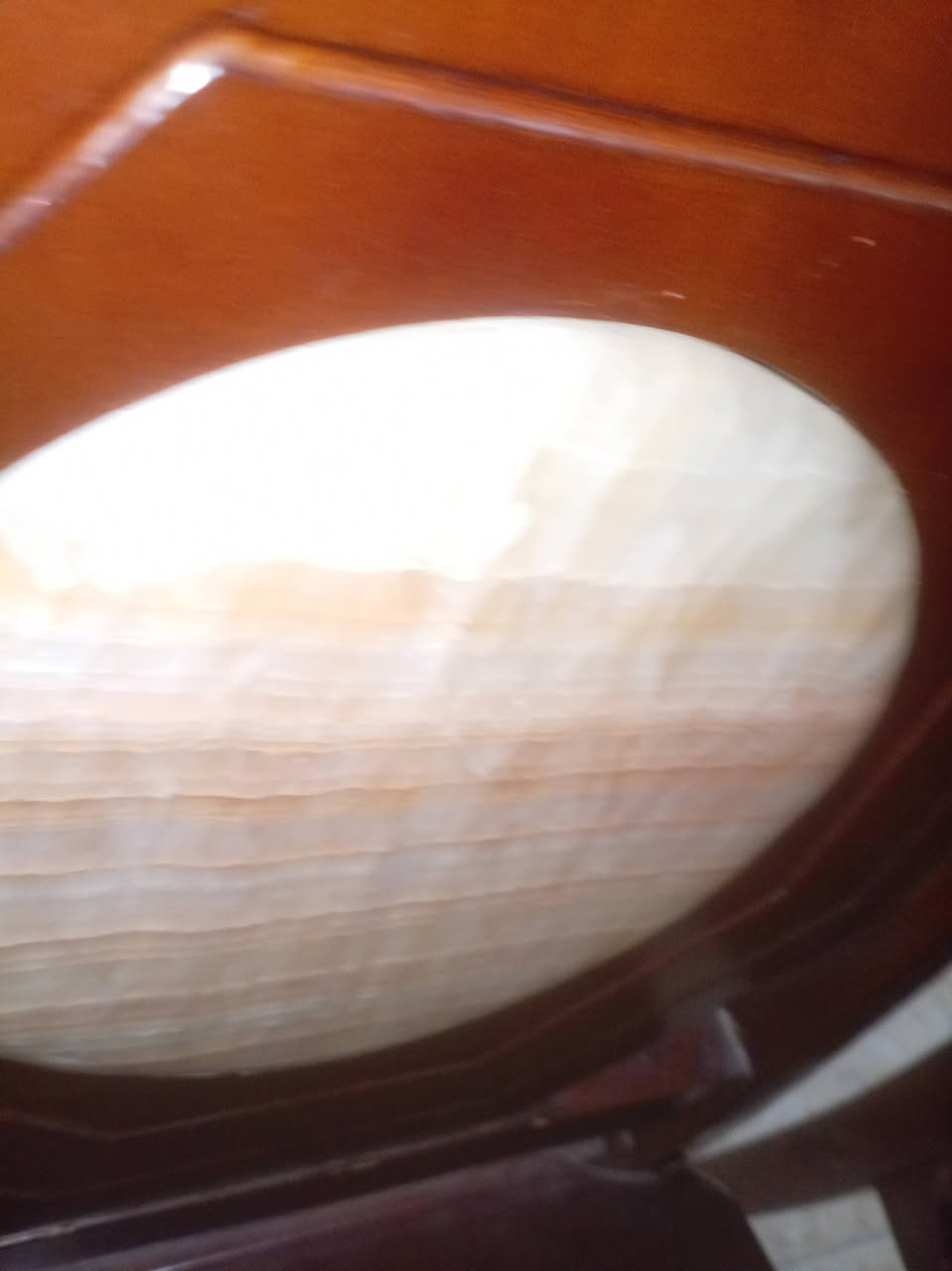 ميز مع ست كراسي مزغرف بالمرمر وسقف الميز مرمر طبيعي ٢٠٠ الف ومجال مجميدة ١٥٠ خمس دوشكات مع ست مخدات ٢٥٠ الف قنصور ٦٥٠ الف ***********

