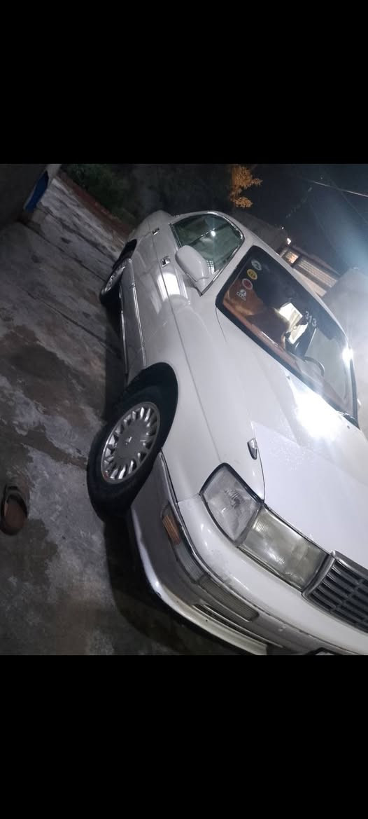 سلام عليكم كراون بطه موديل 2000اصل سياره كفاله كصه ضربه نقل بيه صبغ بس سياره محرك كير بجيس نضاف وشلعه تخبل لايت زنون الاصلي تحكم على تليفون مرتبه ونضيفه بسمي رقم جديد تبريد تايرات جدد دواخل سياره نضيفه و وكهربايات كله مرتبه تجي وتشوف بعينك سعر 62وبيه موقعي البصره ***********
