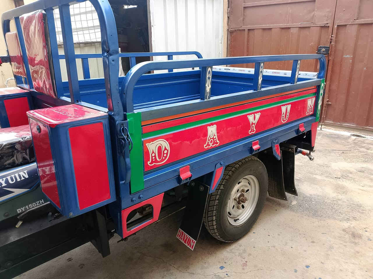 سلام عليكم ستوته للبيع موديل 18 اوراق مكان كوت شارع النفط ***********
