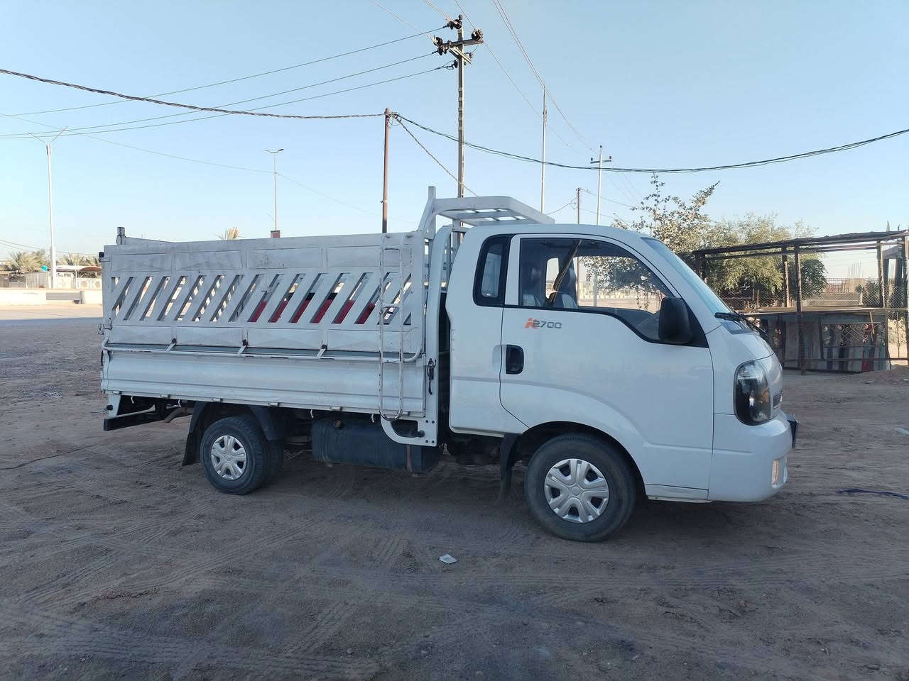 السلام عليكم
كيه حمل للبيع موديل 2017 مكفوله كفالة عامه سياره جديده بمعنى الكلمه 
كير محرك شاصي مكفول كهربائيات كلها شغاله
تدفئه تبريد ثلج❄️
تخم تايرات حداديه جديده
رقم بغداد سنويه مجدده لل 27 مشروع وطني
السعر 118
العنوان بابل كفل
للاتصال ***********
