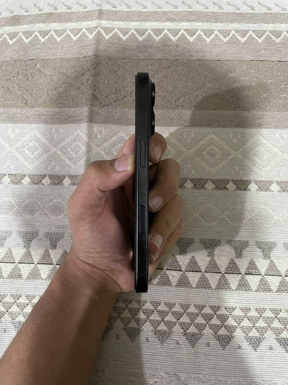 سلام عليكم ايفون ١٦ برو فقط حجم صغير ذاكره ٢٥٦ بطاريه ٩٩ الجهاز ما مفتوح ابد ومكفول من كلشي فقط مفتوح تخطي يعني ما يصير بي سيم كارت فقط الباقي كله شغال جهاز كلش حلو ونضيف وبي شويه شخوط بل شاشه بس ما مثر ولا يبين  جهاز بدون ملحقات السعر ٦٧٥ وبي مجال مكاني كربلاء حسينيه جريه مركز الطف رقم ***********
